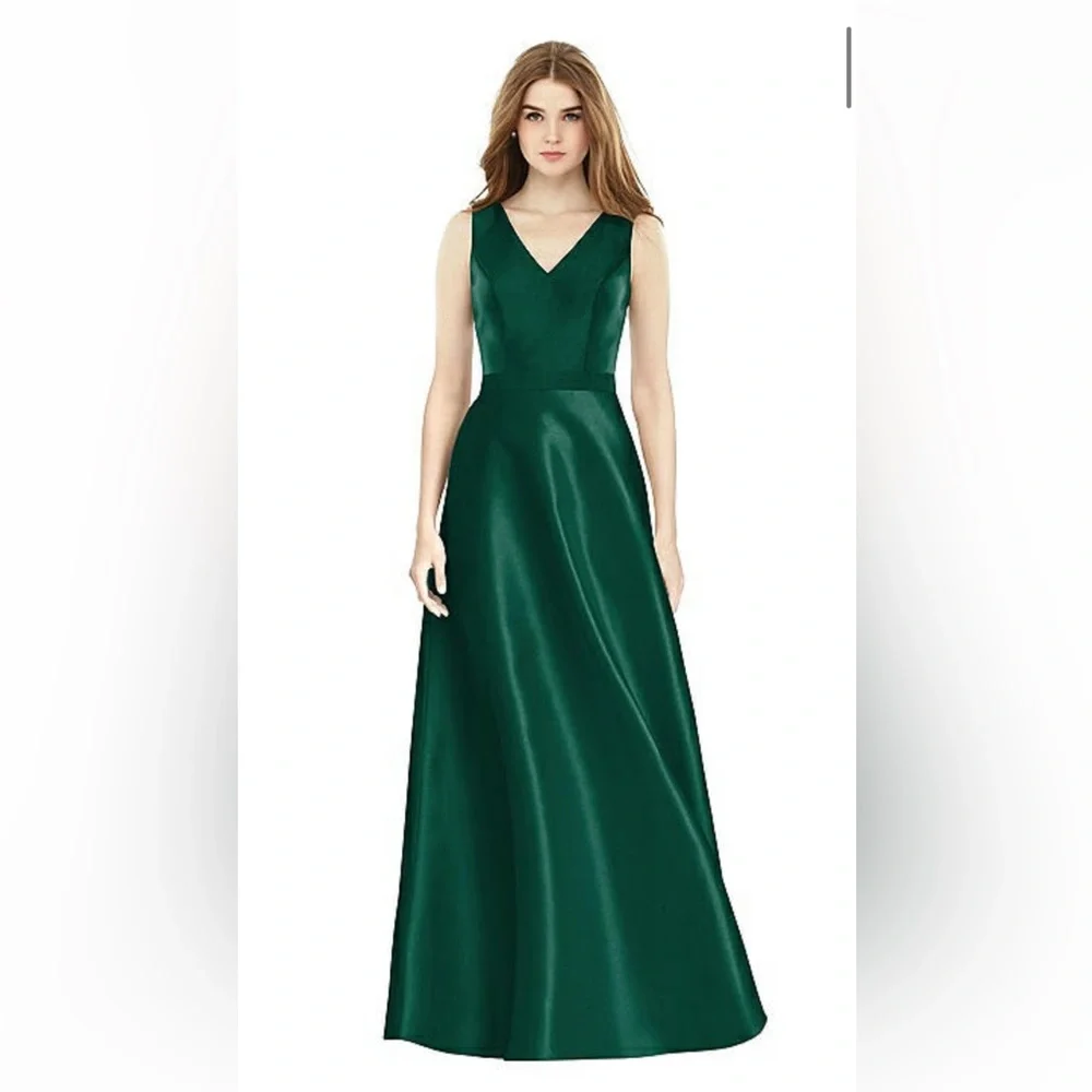 Alfred Sung Bridesmaid dress D754 Hunter Green - Picture 2 of 3